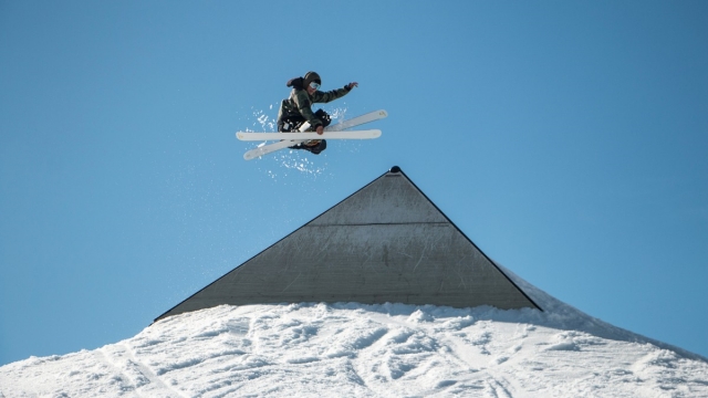 安博体育：乒乓球台面的尺寸